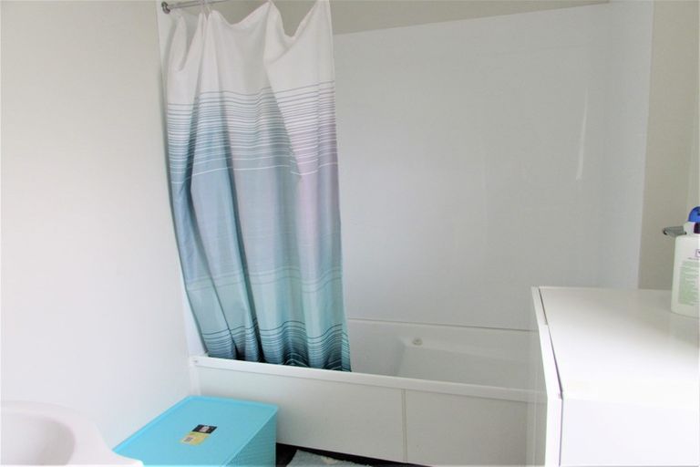 Photo of property in 1/21 Randwick Crescent, Moera, Lower Hutt, 5010