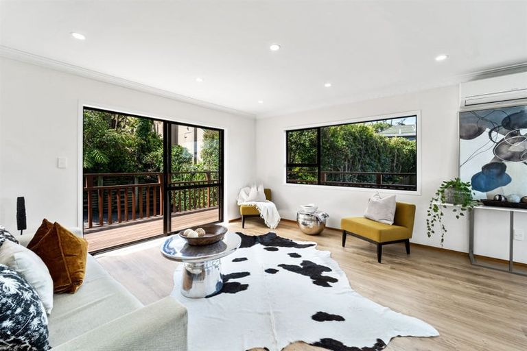 Photo of property in 2/23 Ridge Road, Waiake, Auckland, 0630