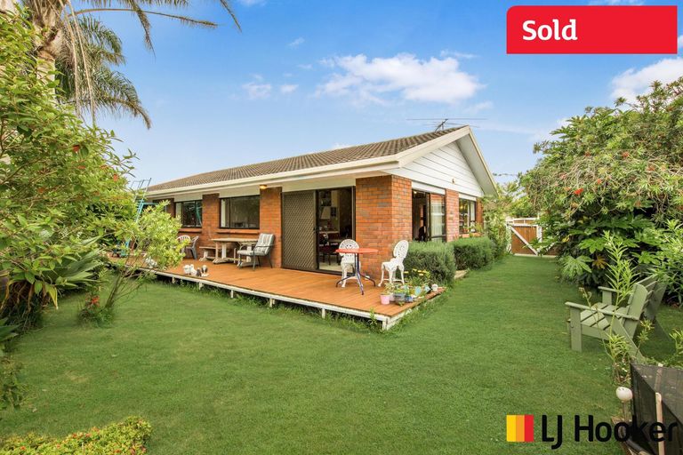 Photo of property in 128 Carnoustie Drive, Wattle Downs, Auckland, 2103