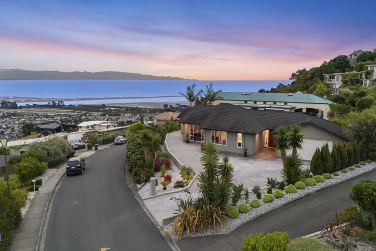 Photo of property in 6 Commodore Place, Britannia Heights, Nelson, 7010