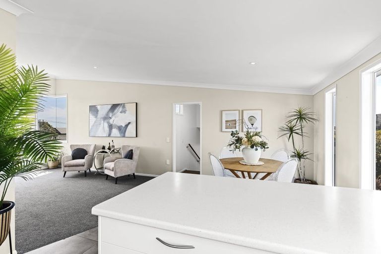 Photo of property in 27 Roy Terrace, Moturoa, New Plymouth, 4310