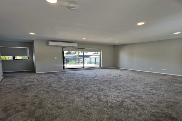 Photo of property in 13a Windermere Crescent, Blockhouse Bay, Auckland, 0600