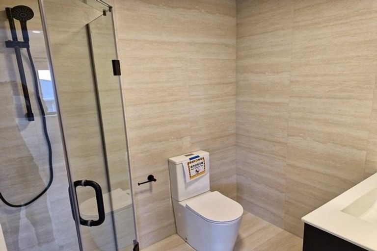 Photo of property in 16c Hobsonville Road, West Harbour, Auckland, 0618