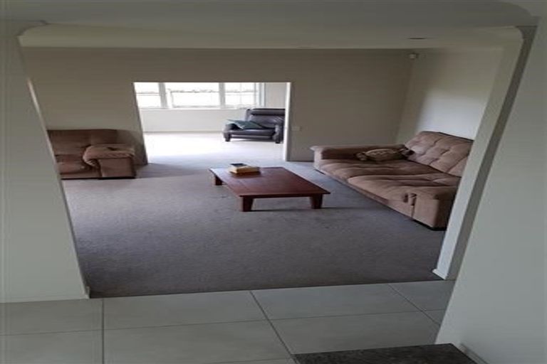 Photo of property in 15 Oak View Terrace, Schnapper Rock, Auckland, 0632