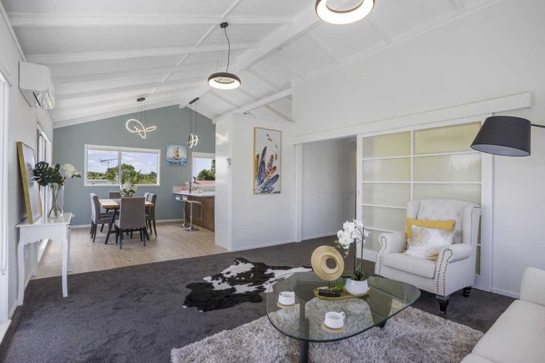 Photo of property in 56 Walworth Avenue, Pakuranga Heights, Auckland, 2010