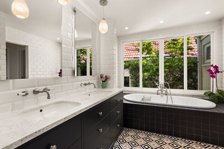 Photo of property in 15 Muritai Crescent, Havelock North, 4130