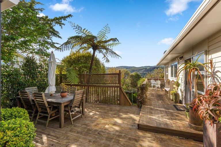 Photo of property in 8 Katarina Grove, Tawa, Wellington, 5028