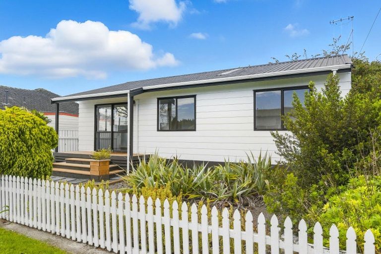 Photo of property in 42 Quinn Road, Levin, 5510