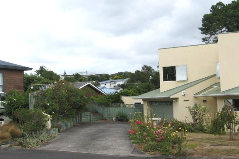 Photo of property in 10 Mira Place, Windsor Park, Auckland, 0632