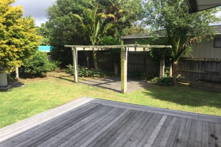 Photo of property in 9 Quo Vadis Place, Red Beach, 0932