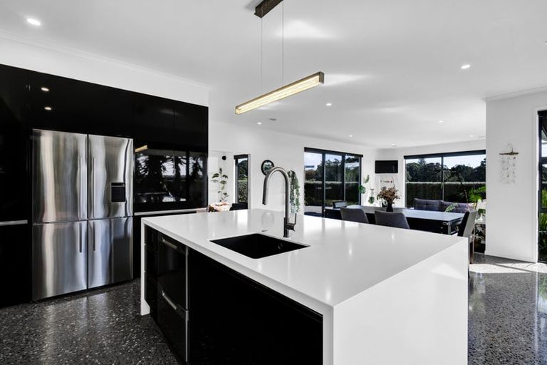 Photo of property in 6 Pebble Beach Court, Waiwhakaiho, New Plymouth, 4312