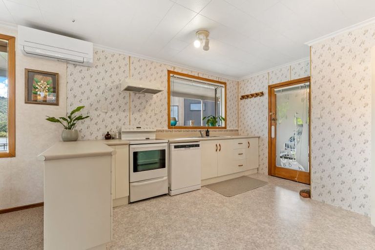 Photo of property in 17 Weranui Road, Waiwera, 0994