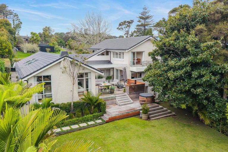 Photo of property in 21 Churchouse Road, Greenhithe, Auckland, 0632