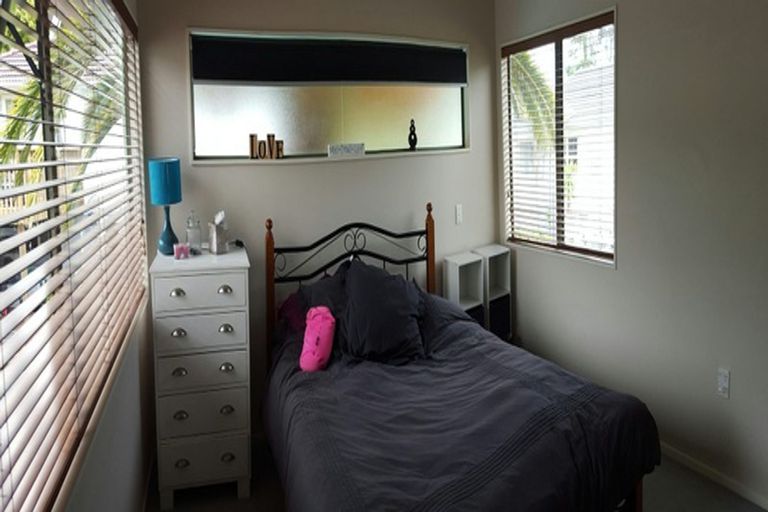 Photo of property in 2/224 Forrest Hill Road, Forrest Hill, Auckland, 0620