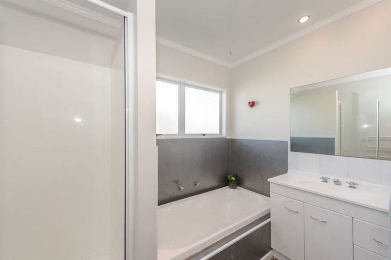 Photo of property in 107 Oakfield Crescent, Pukete, Hamilton, 3200