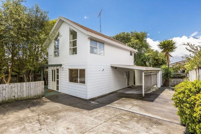 Photo of property in 18b Holiday Road, Stanmore Bay, Whangaparaoa, 0932
