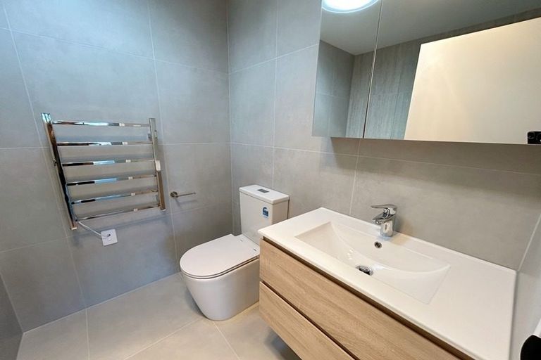 Photo of property in 2/1 Egremont Street, Belmont, Auckland, 0622