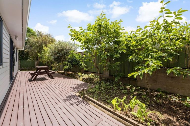 Photo of property in 30 Akoranga Drive, Northcote, Auckland, 0627