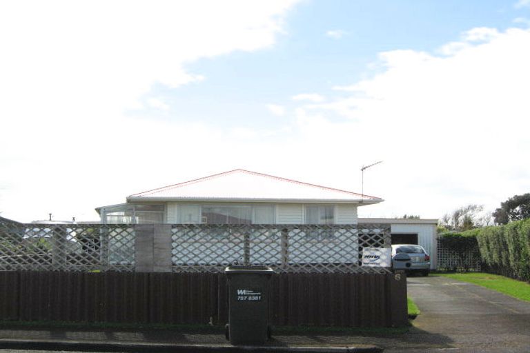 Photo of property in 6 Pamu Place, Waitara, 4320