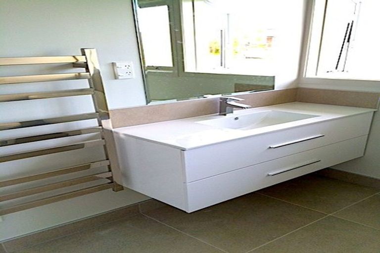 Photo of property in 9 Seaview Road, Castor Bay, Auckland, 0620