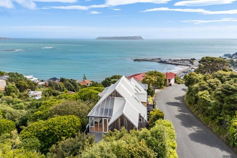 Photo of property in 1 Roys Road, Plimmerton, Porirua, 5026