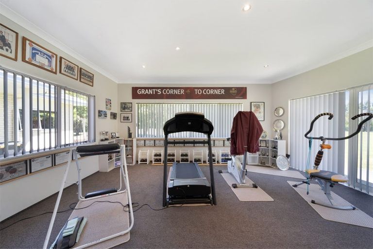 Photo of property in 154 Boord Crescent, Kumeu, 0891