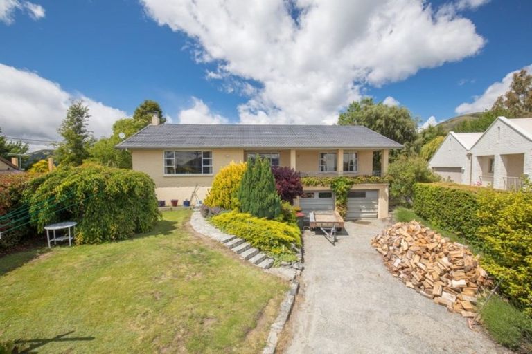 Photo of property in 41 Kennedy Crescent, Wanaka, 9305