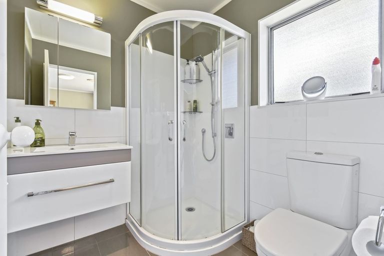 Photo of property in 2 Keywella Drive, Conifer Grove, Takanini, 2112