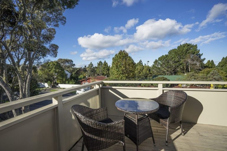 Photo of property in 119 Chelsea View Drive, Chatswood, Auckland, 0626