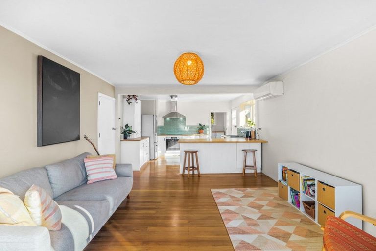 Photo of property in 29 Beach Road, North New Brighton, Christchurch, 8083