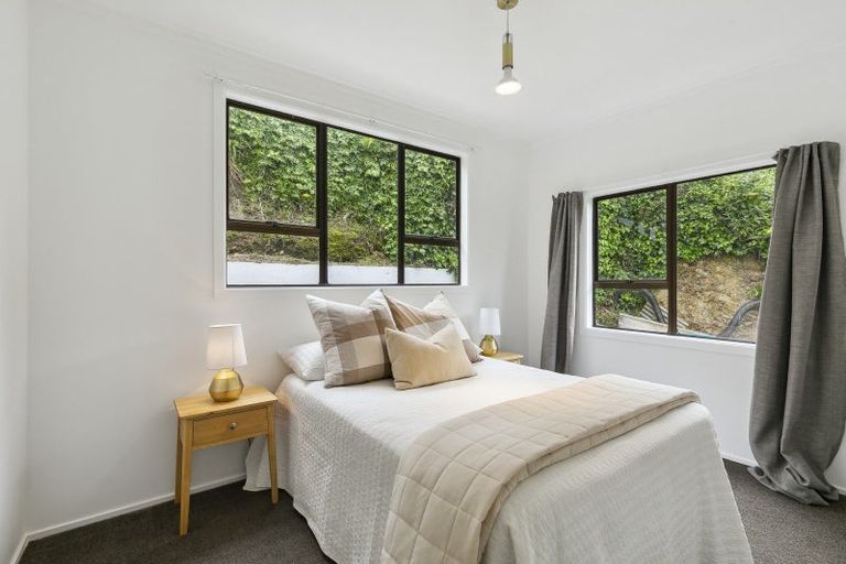 Photo of property in 5 Houghton Bay Road, Houghton Bay, Wellington, 6023