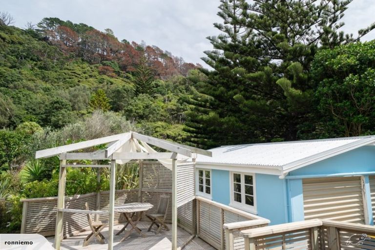 Photo of property in 32 Karekare Road, Karekare, New Lynn, 0772