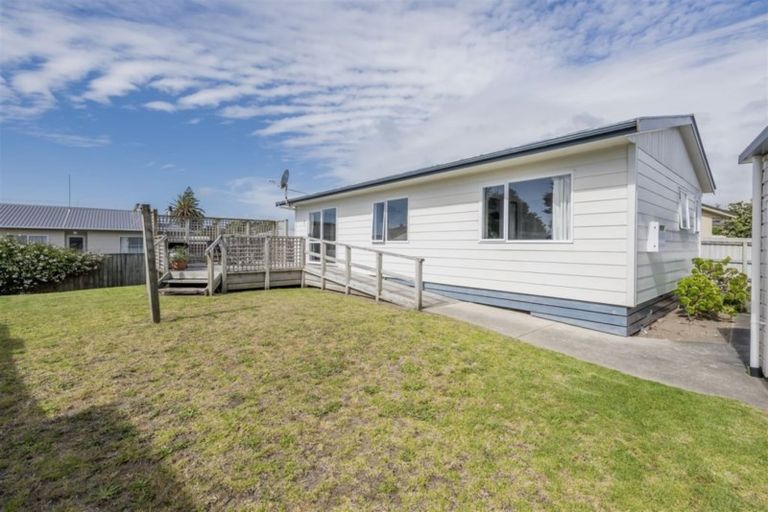 Photo of property in 26 Karaka Street, Otaki Beach, Otaki, 5512