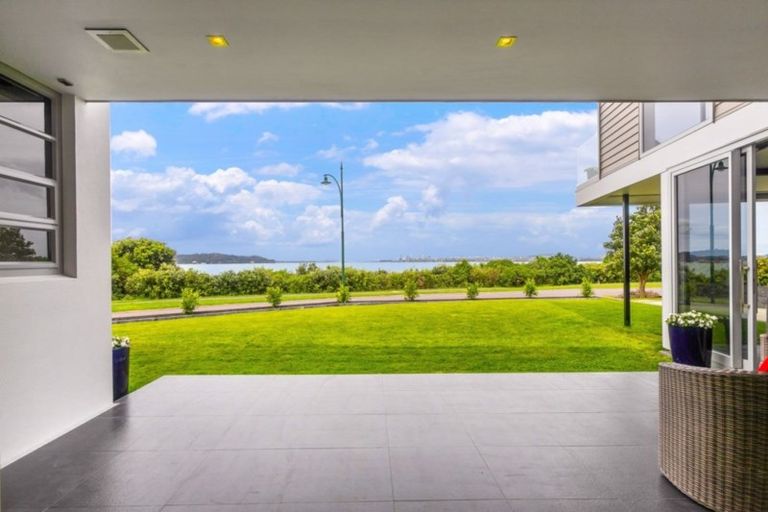 Photo of property in 7 Karemoana Drive, Te Atatu Peninsula, Auckland, 0610