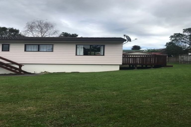 Photo of property in 1 Lowell Place, Massey, Auckland, 0614