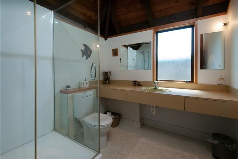 Photo of property in 3 Mizpah Road, Waiake, Auckland, 0630