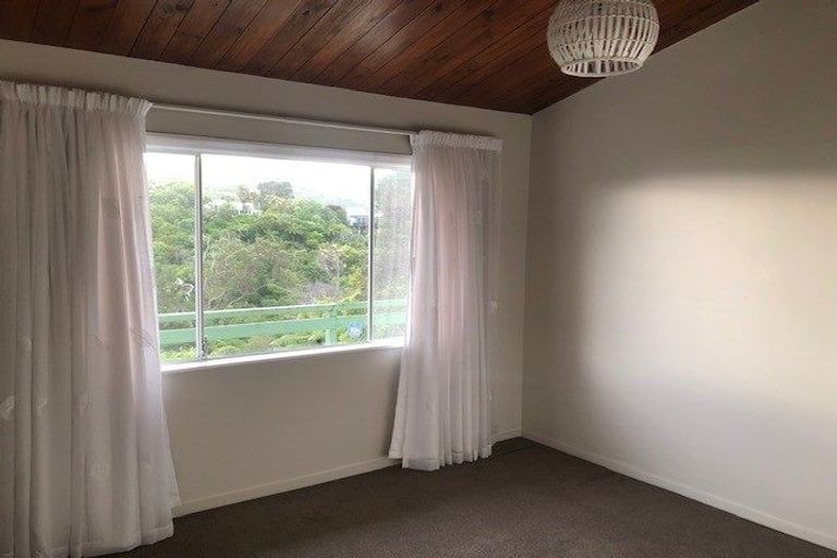 Photo of property in 2/37 Singers Road, Korokoro, Lower Hutt, 5012