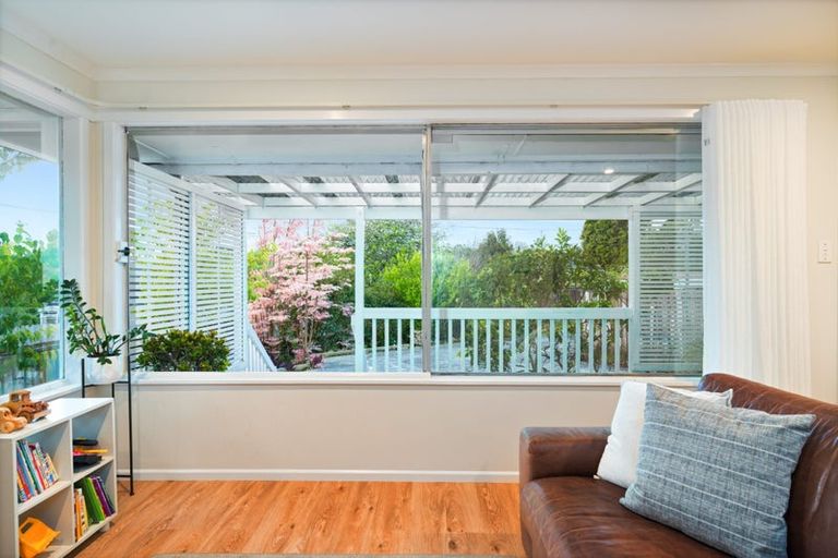 Photo of property in 3/99a View Road, Sunnyvale, Auckland, 0612