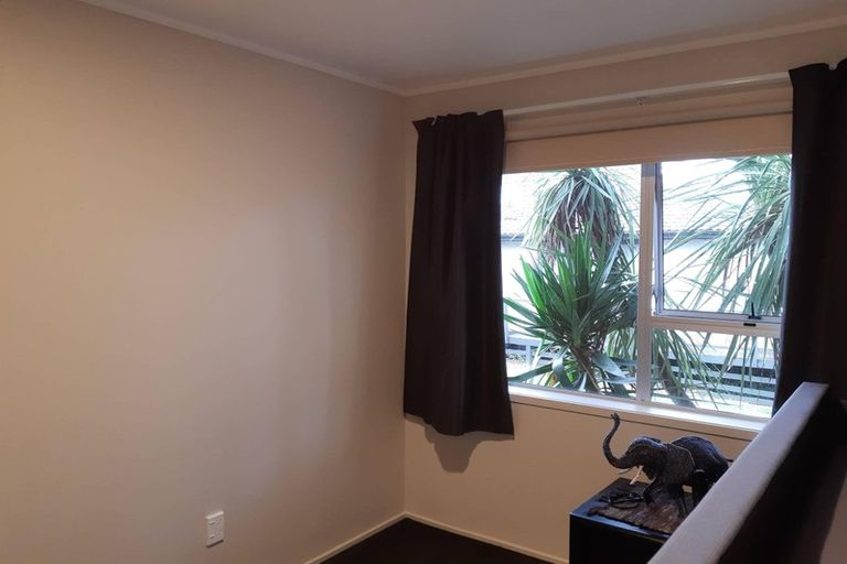 Photo of property in 2/21 Birman Close, Half Moon Bay, Auckland, 2012