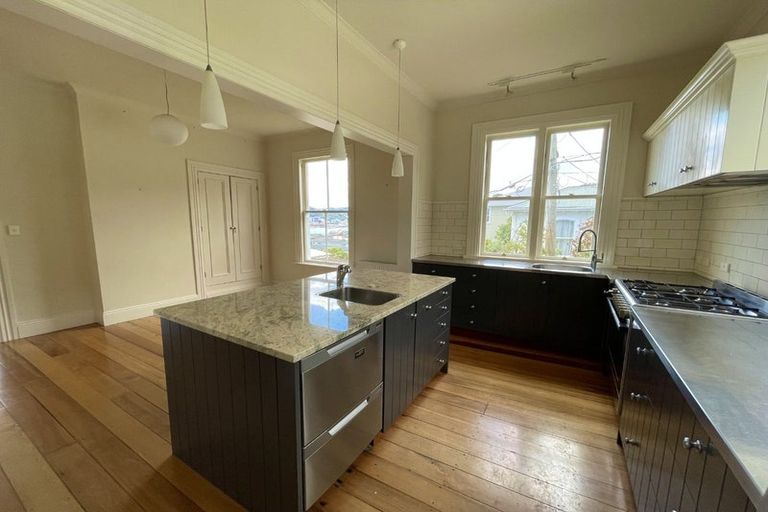 Photo of property in 21 Austin Street, Mount Victoria, Wellington, 6011