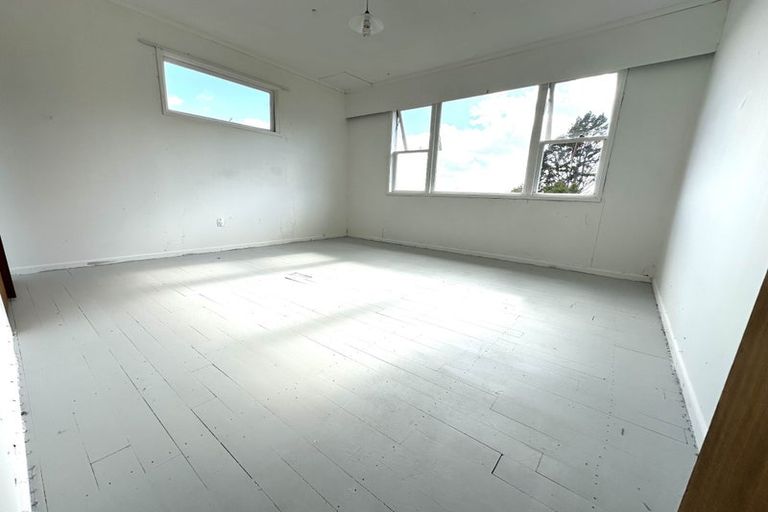 Photo of property in 305 Don Buck Road, Massey, Auckland, 0614