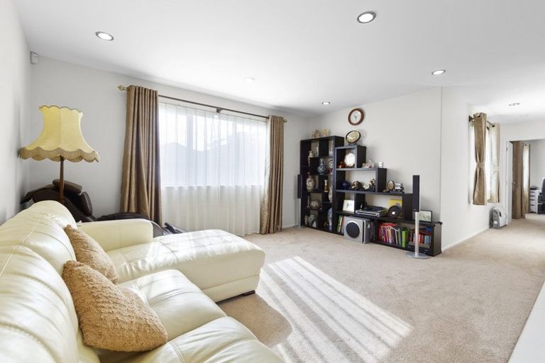 Photo of property in 21b Stamford Crescent, Flat Bush, Auckland, 2019