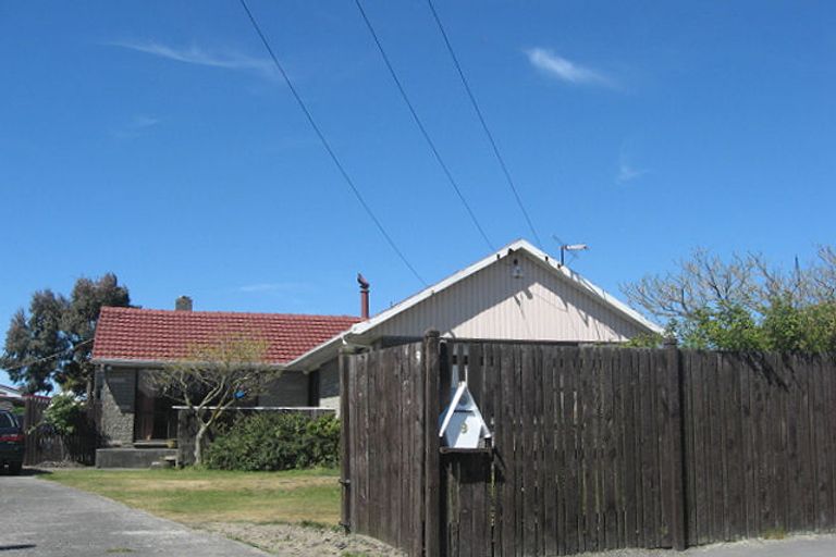 Photo of property in 9 Vivian Street, Burwood, Christchurch, 8083