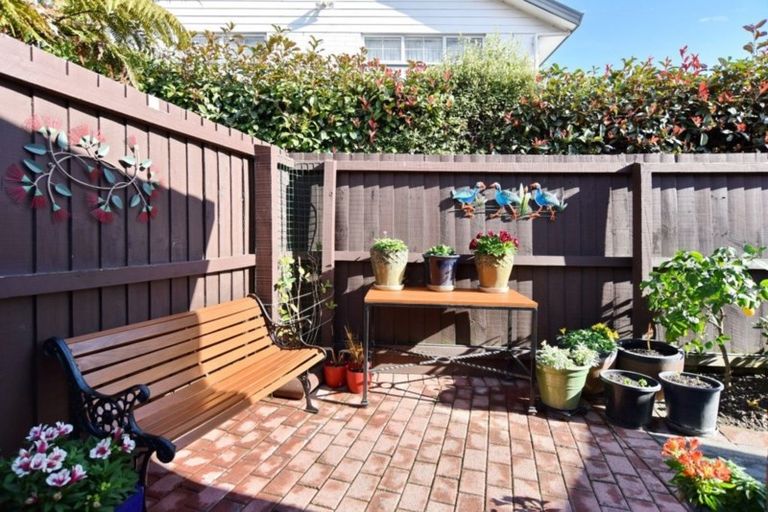 Photo of property in 2/11 Ludecke Place, Sockburn, Christchurch, 8042