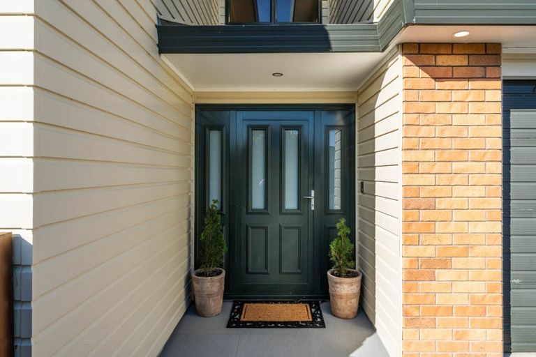 Photo of property in 117 Woodman Drive, Tawa, Wellington, 5028