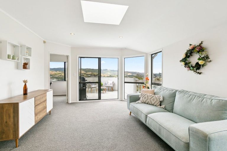 Photo of property in 13 Chastudon Place, Tawa, Wellington, 5028