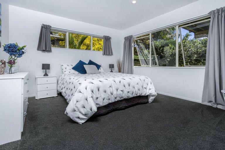 Photo of property in 2/133 Carlisle Road, Northcross, Auckland, 0632