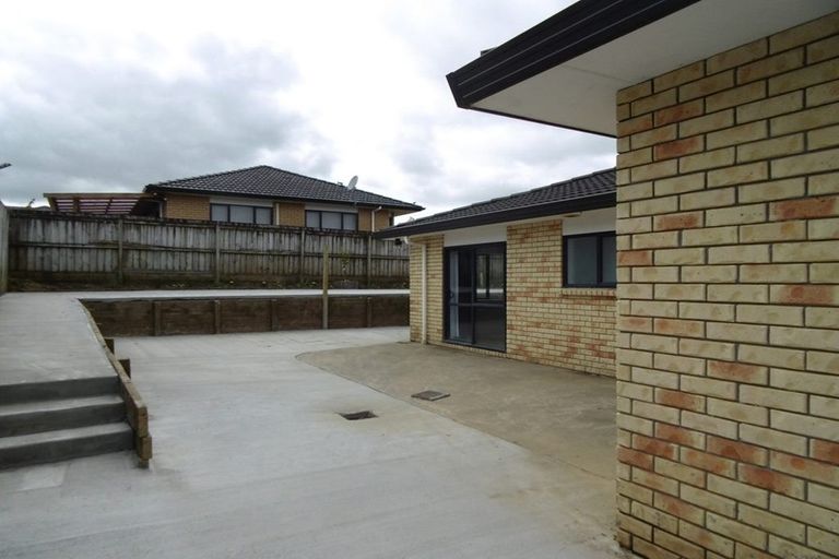 Photo of property in 72 Glenveagh Park Drive, Weymouth, Auckland, 2103