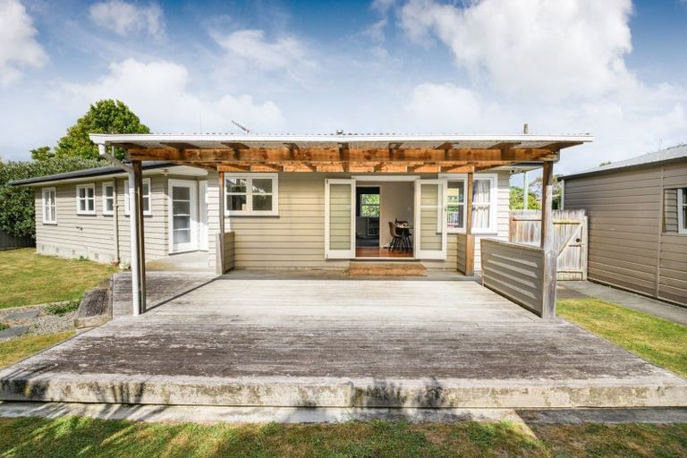 Photo of property in 18 Woburn Place, Takaro, Palmerston North, 4412