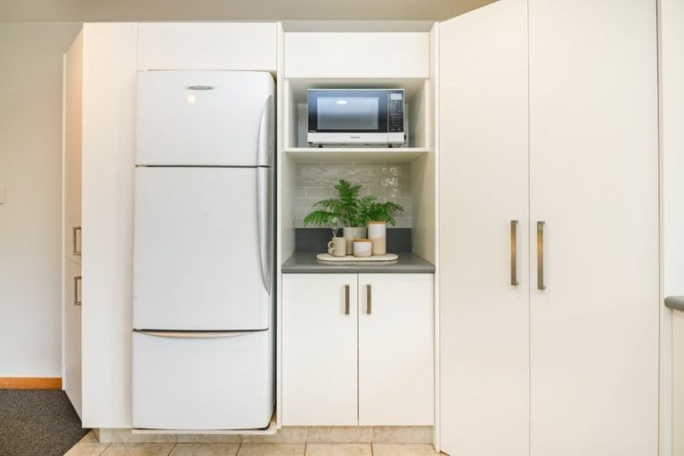 Photo of property in 16 Rothesay Place, Highbury, Palmerston North, 4412